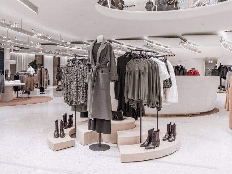 Thiết kế không gian shop thời trang phù hợp với mặt hàng kinh doanh