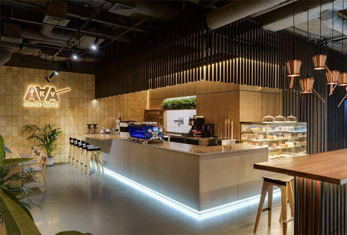 Thiết kế quầy bar cafe gỗ kết hợp với hệ thống đèn led