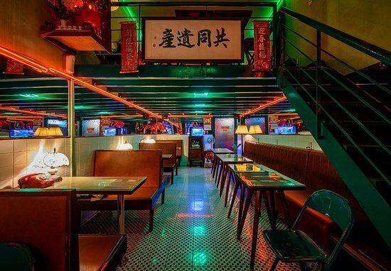 Sự chân thực trong các tông đèn màu thiết kế quán cafe phong cách hongkong