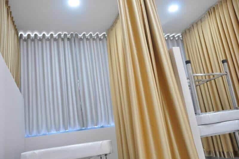 thiết kế rèm ngăn các giường chăm sóc da