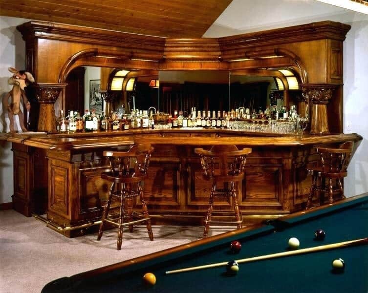 Quầy bar bằng gỗ với lối thiết kế cổ điển