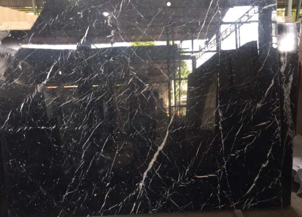 Mẫu đá marble đen tia chớp được khách hàng chọn lựa 
