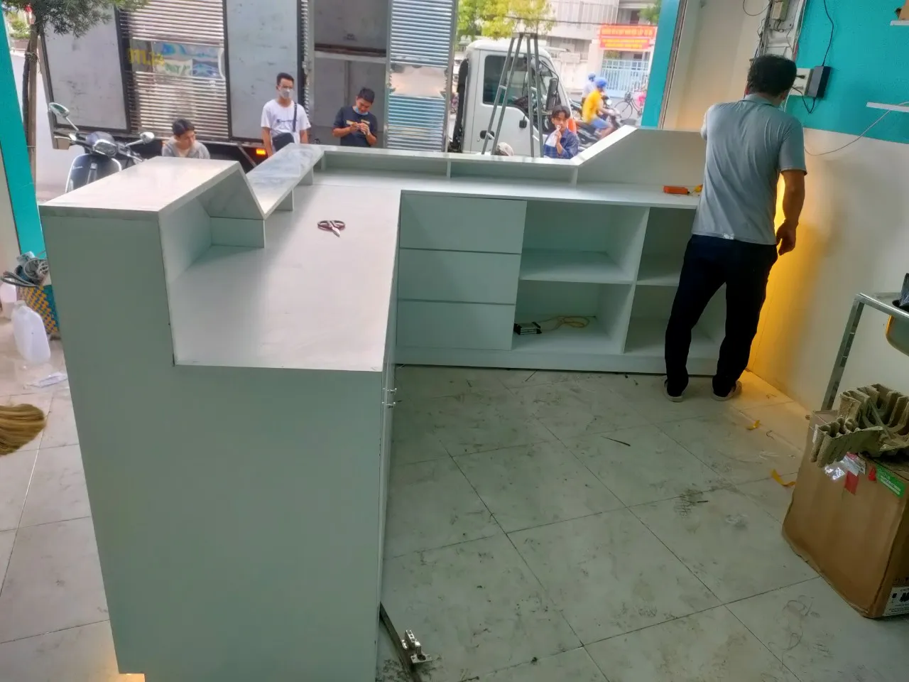 Quầy pha chế quán cafe