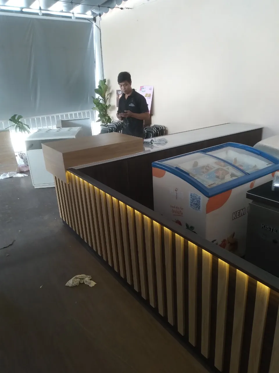 Quầy pha chế quán cafe