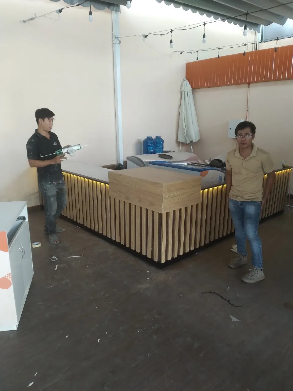 Quầy pha chế quán cafe