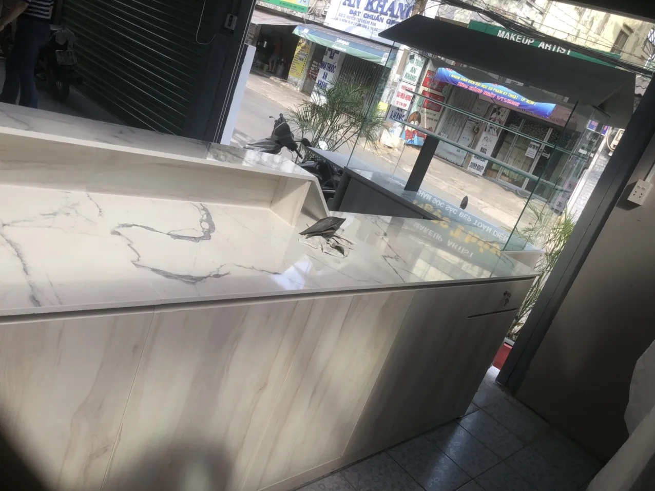 Quầy pha chế quán cafe