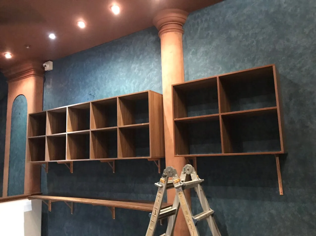 Quầy pha chế quán cafe