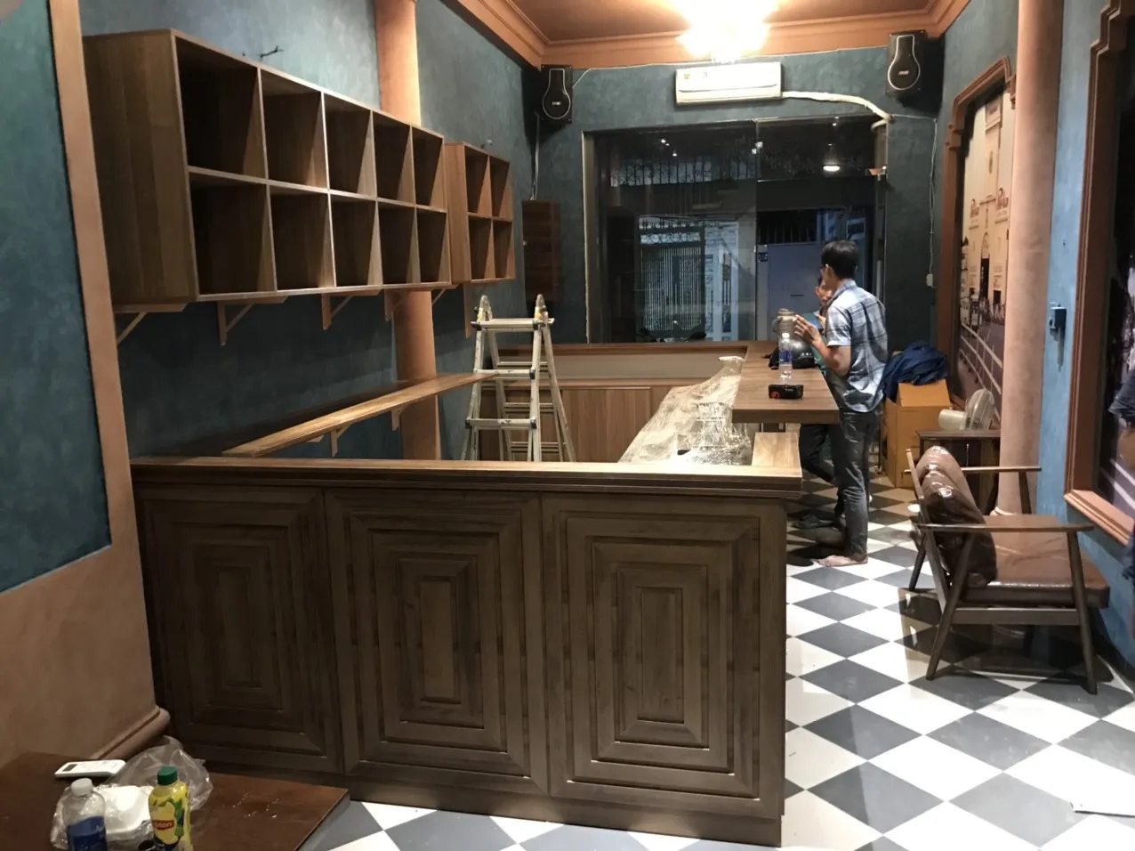 Quầy pha chế quán cafe