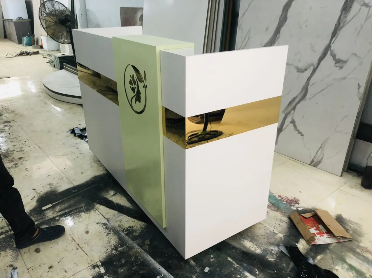 4 mẫu thiết kế quầy lễ tân đẹp vạn người mê năm 2023