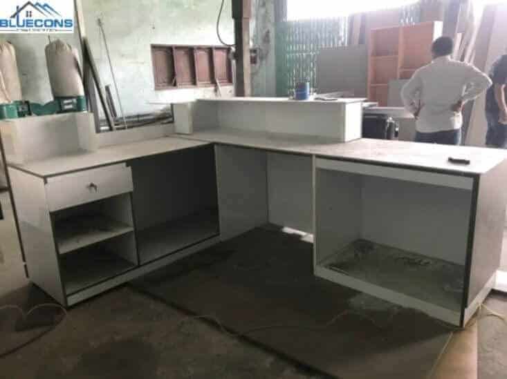 Thi công quầy bar gỗ tại xưởng