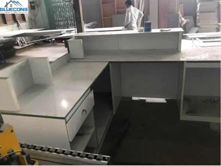 Thi công lắp đặt quầy bar gỗ tại xưởng Bluecons