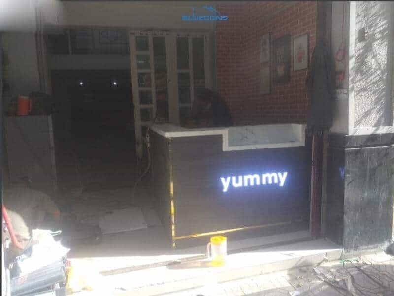 Thi công quầy bar gỗ cho khách hàng tại Bluecons
