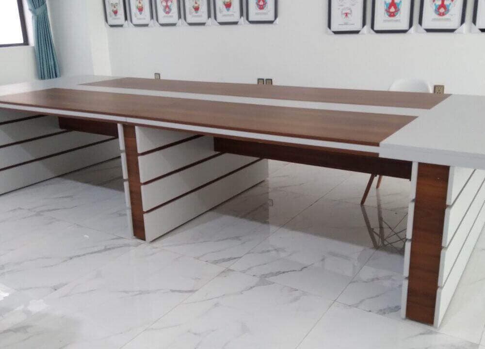 Bàn họp văn phòng