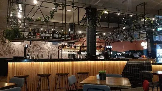 Thiết kế quầy pha chế theo phong cách mở