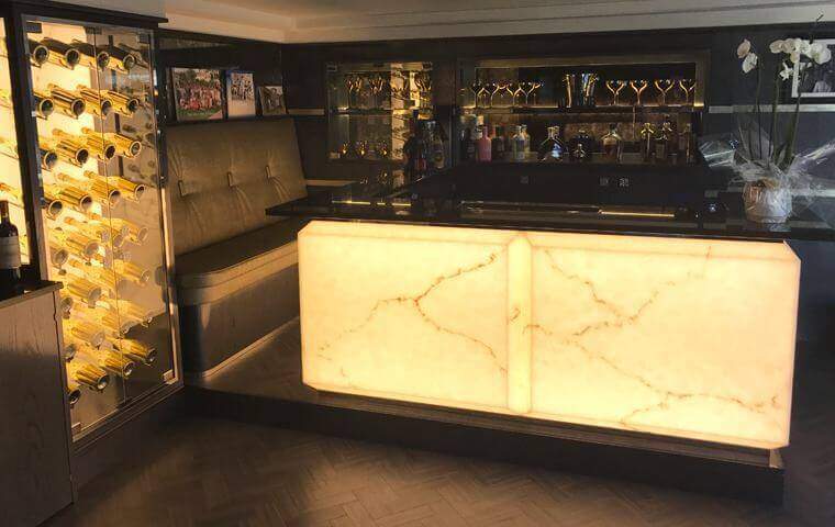 Quầy bar pha chế chất liệu đá xuyên sáng cao cấp