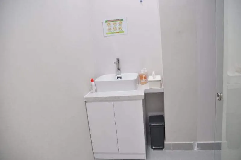 thi công nội thất quầy lavabo chuẩn cho phòng thẩm mỹ viện