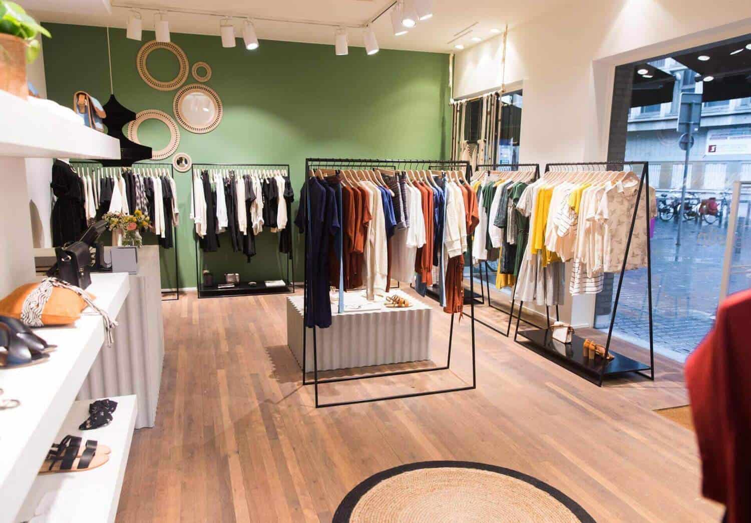 Thiết kế shop hợp lý logic giúp cửa hàng dễ dàng kiểm soát mặt hàng