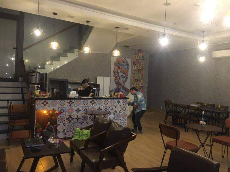 quầy bar quán cafe đẹp bằng gỗ và đá granite