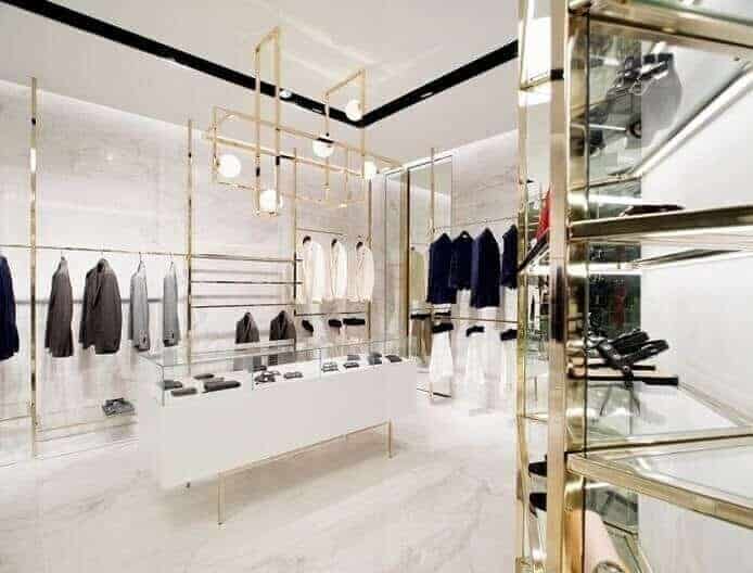 Thiết kế nội thất shop thời trang với ánh sáng cân đối