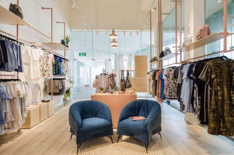 Thiết kế nội thất shop thời trang nhiều tiện ích