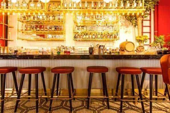 Quầy Cafe Đẹp Tông màu vàng nổi bật