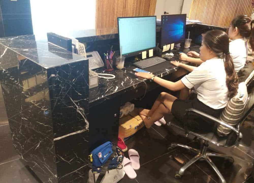 quầy lễ tân thẩm mỹ viện