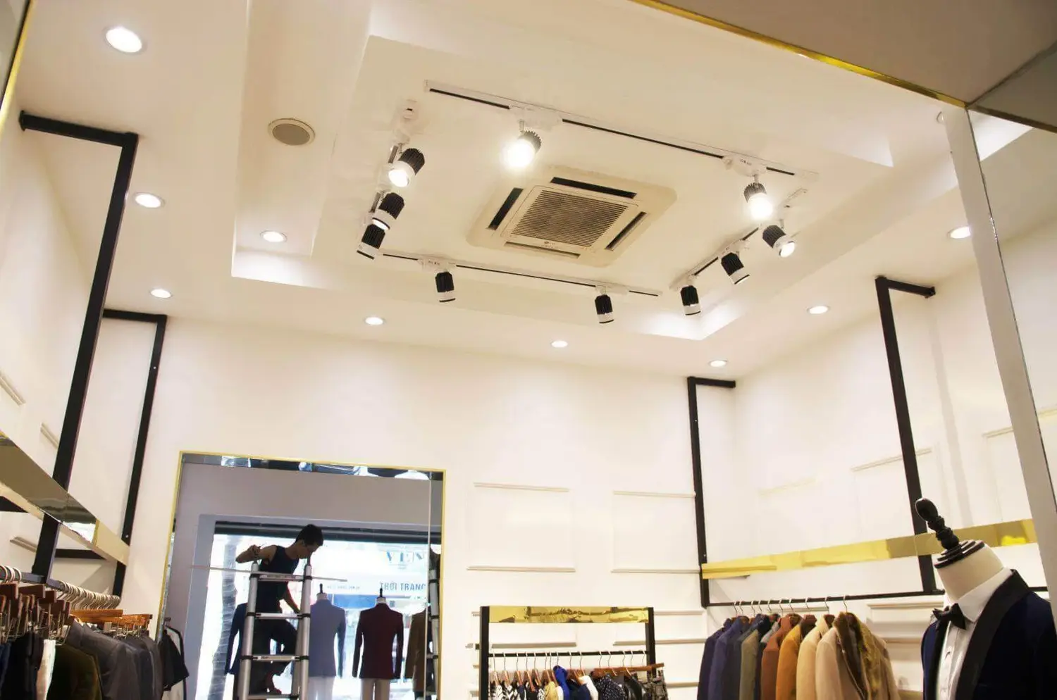 Báo giá thi công nội thất shop thời trang
