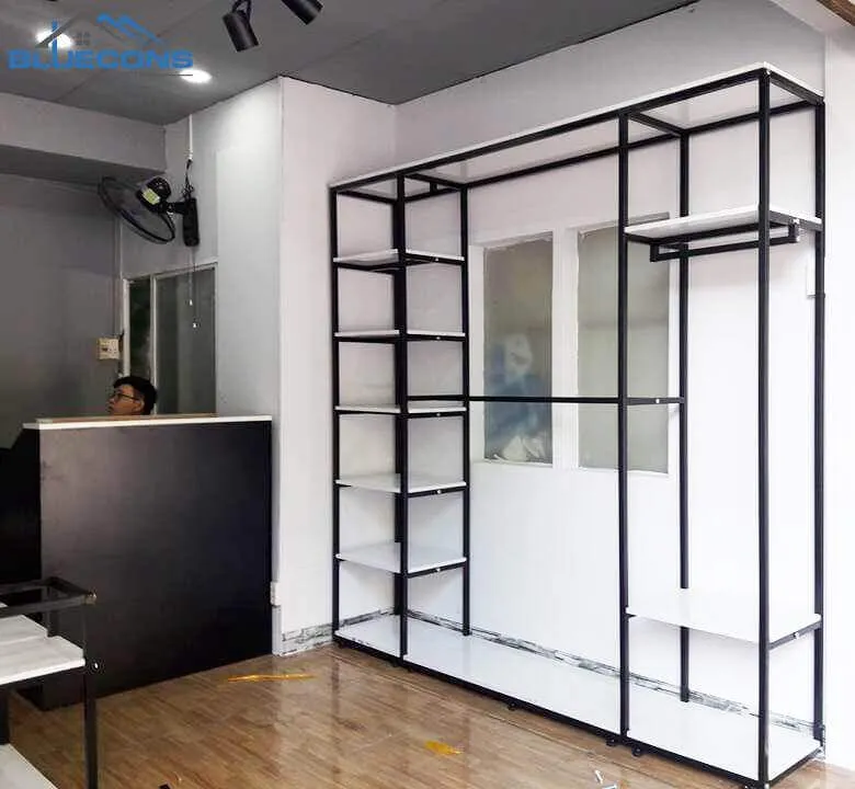 Nội thất shop thời trang kệ trang trí trưng bày sản phẩm cho shop