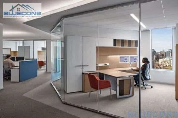 Mẫu thiết kế văn phòng làm việc hiện đại với không gian phòng giám đốc đẹp và gần gũi với không gian làm việc nhân viên