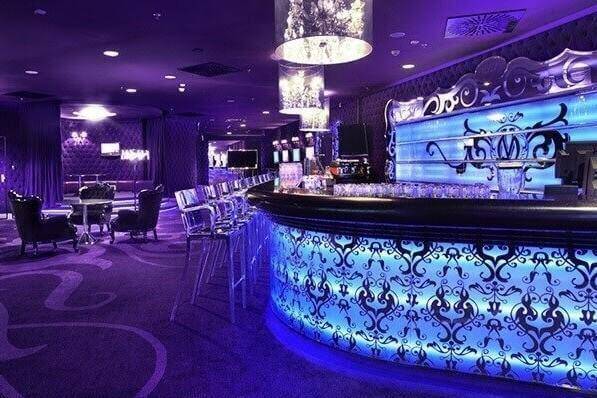 Thiết kế quầy bar nhà hàng quy mô lớn