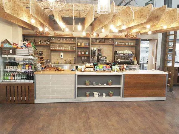 Tủ trưng bày đồ cổ cho phòng khách ấn tượng