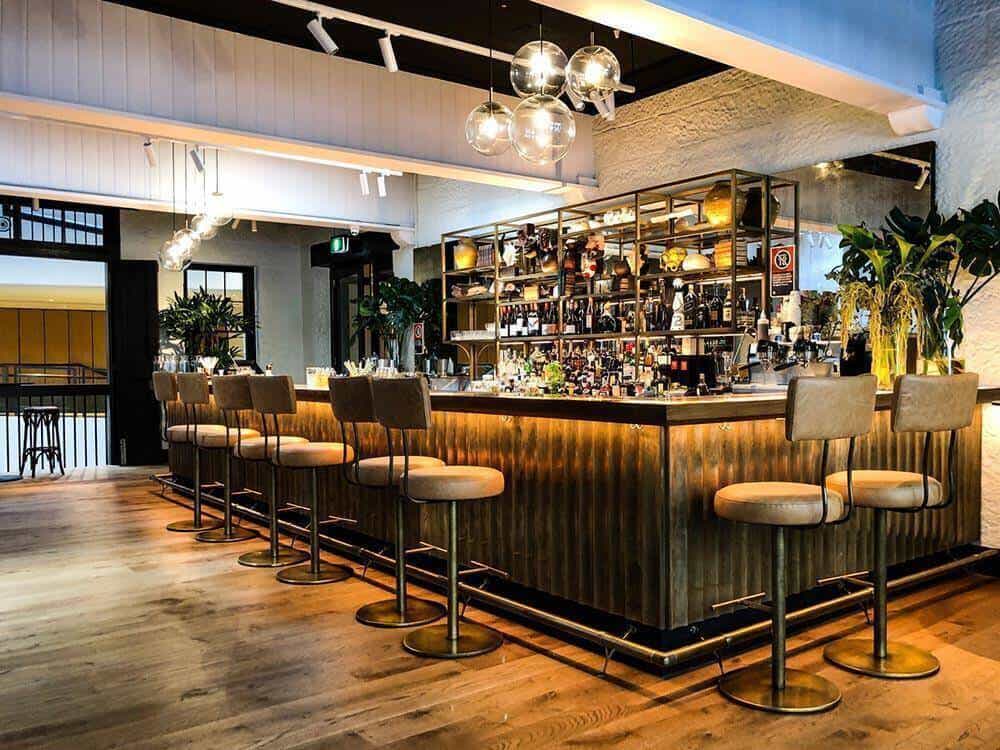 Mẫu quầy bar hiện đại 5