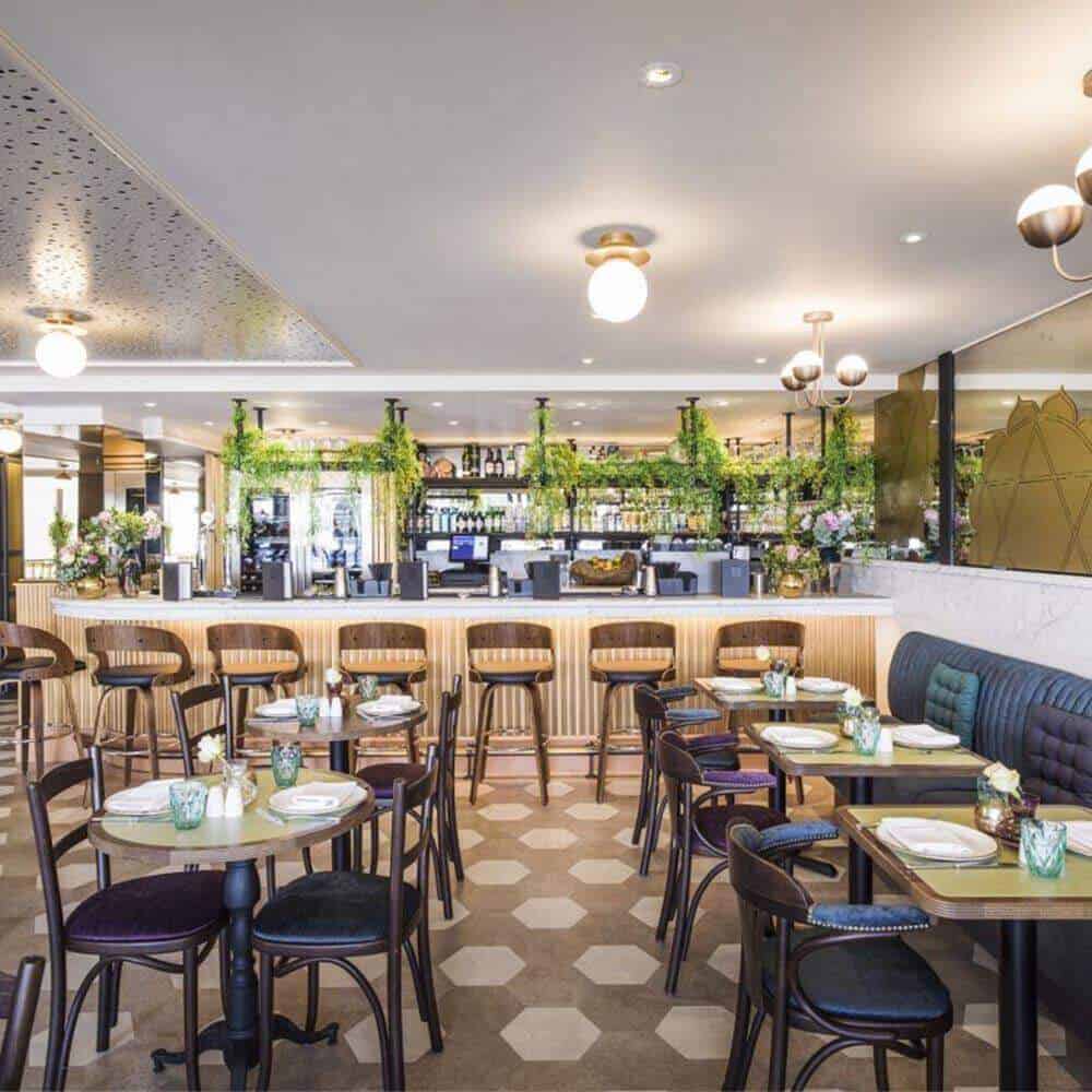 Mẫu quầy bar hiện đại 17