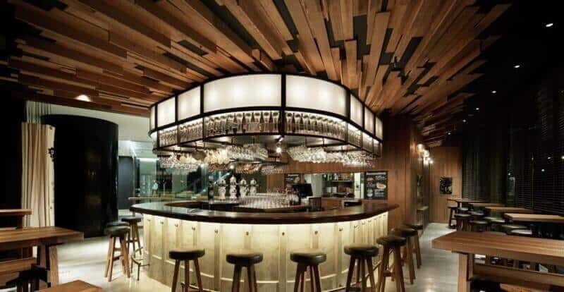 Phong cách quầy bar cafe chữ U độc lạ