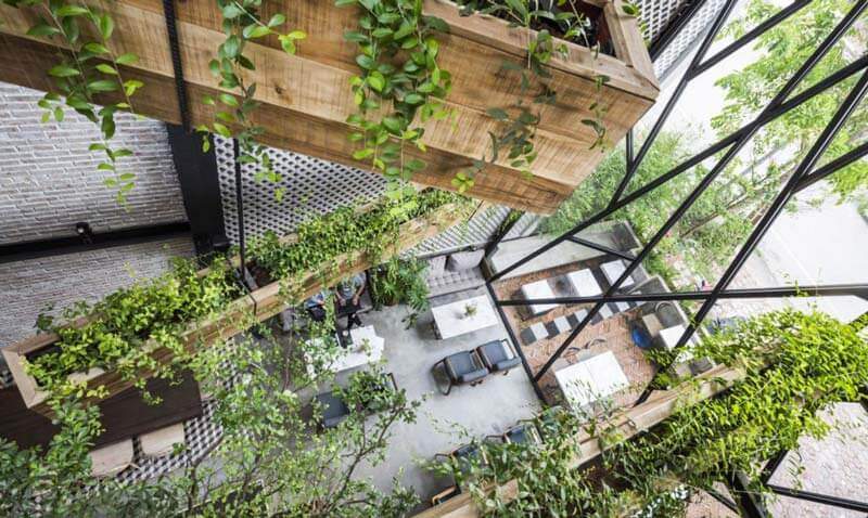 Quán cafe sân vườn châu Âu có thiết kế đơn giản