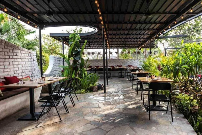 Thiết kế quán cafe sân vườn, ngoài trời, không gian mở, đơn giản đẹp 2024 5 Thiết kế quán cafe phong cách vintage
