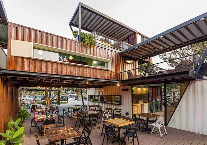 Không gian bên trong quán cafe container Chilaquiles tại Mexico