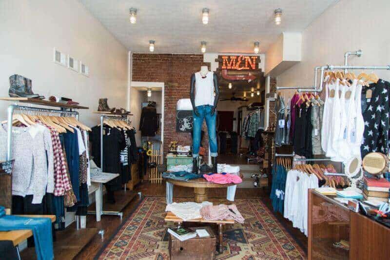 thiết kế shop quần áo diện tích nhỏ 01