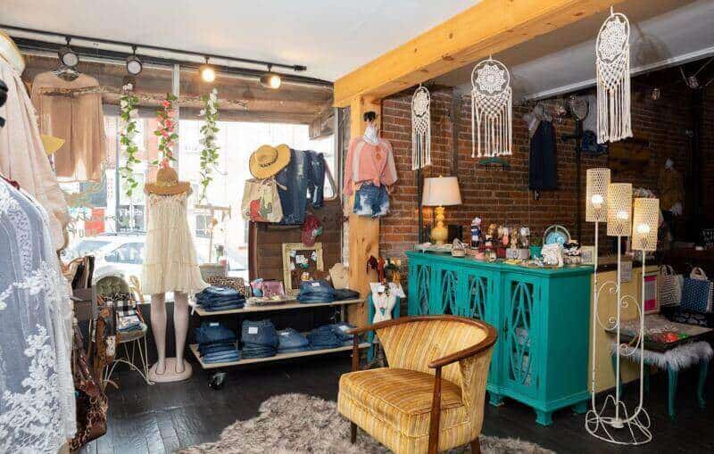 thiết kế shop quần áo diện tích nhỏ 02