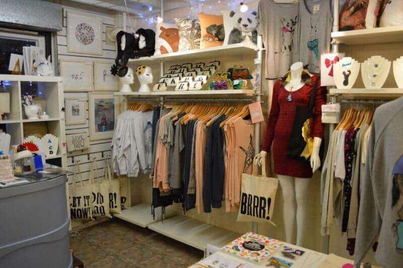 thiết kế shop quần áo diện tích nhỏ 06