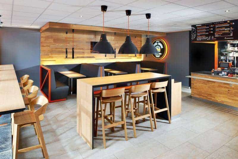 Thiết kế quán cafe take away đẹp nội thất gỗ sang trọng hút khách