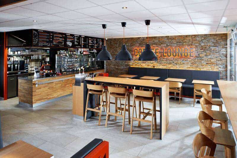 Đèn thả ấn tượng độc đáo cho thiết kế quán cafe take away đẹp