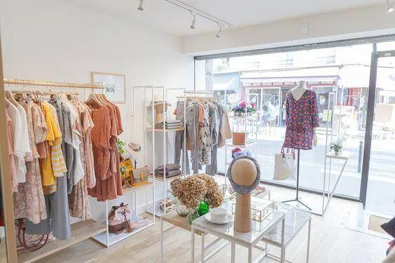 Cách trang trí shop quần áo