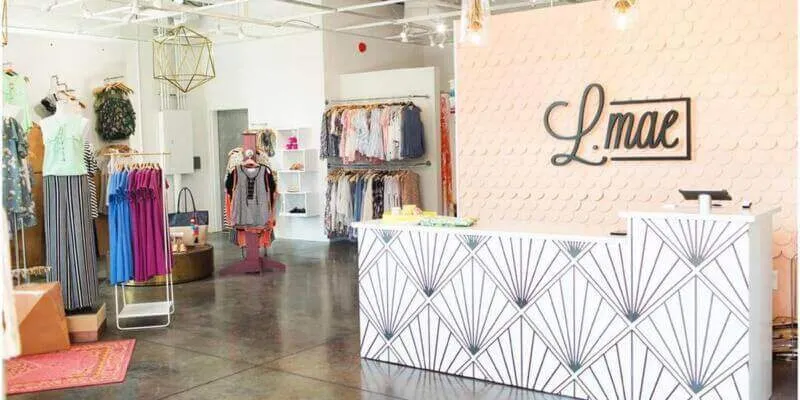 Cách trang trí shop thời trang