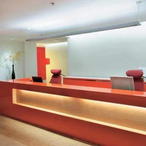 Bluecons cam kết bảo hành sản phẩm thi công quầy lễ tân giá rẻ