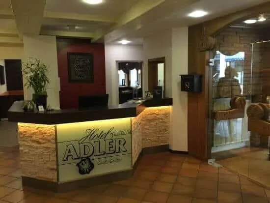 Mẫu quầy lễ tân nhà hàng sang trọng tinh tế