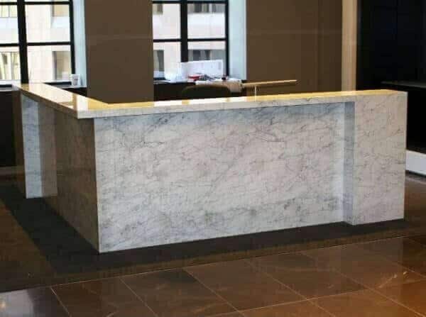 thiết kế quầy lễ tân đẹp hệ thống đá granite hoa cương bền bỉ