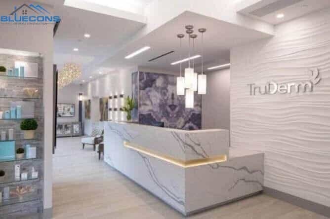 Không gian trang trí quầy lễ tân đẹp tạo cảm giác gần gũi