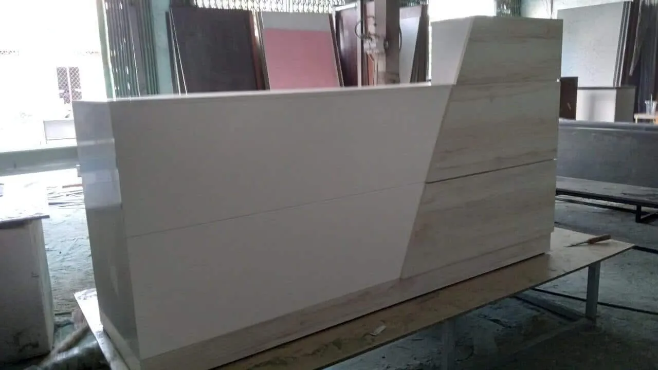Các mẫu bàn quầy lễ tân giá rẻ đẹp 13 Các mẫu bàn quầy lễ tân giá rẻ đẹp