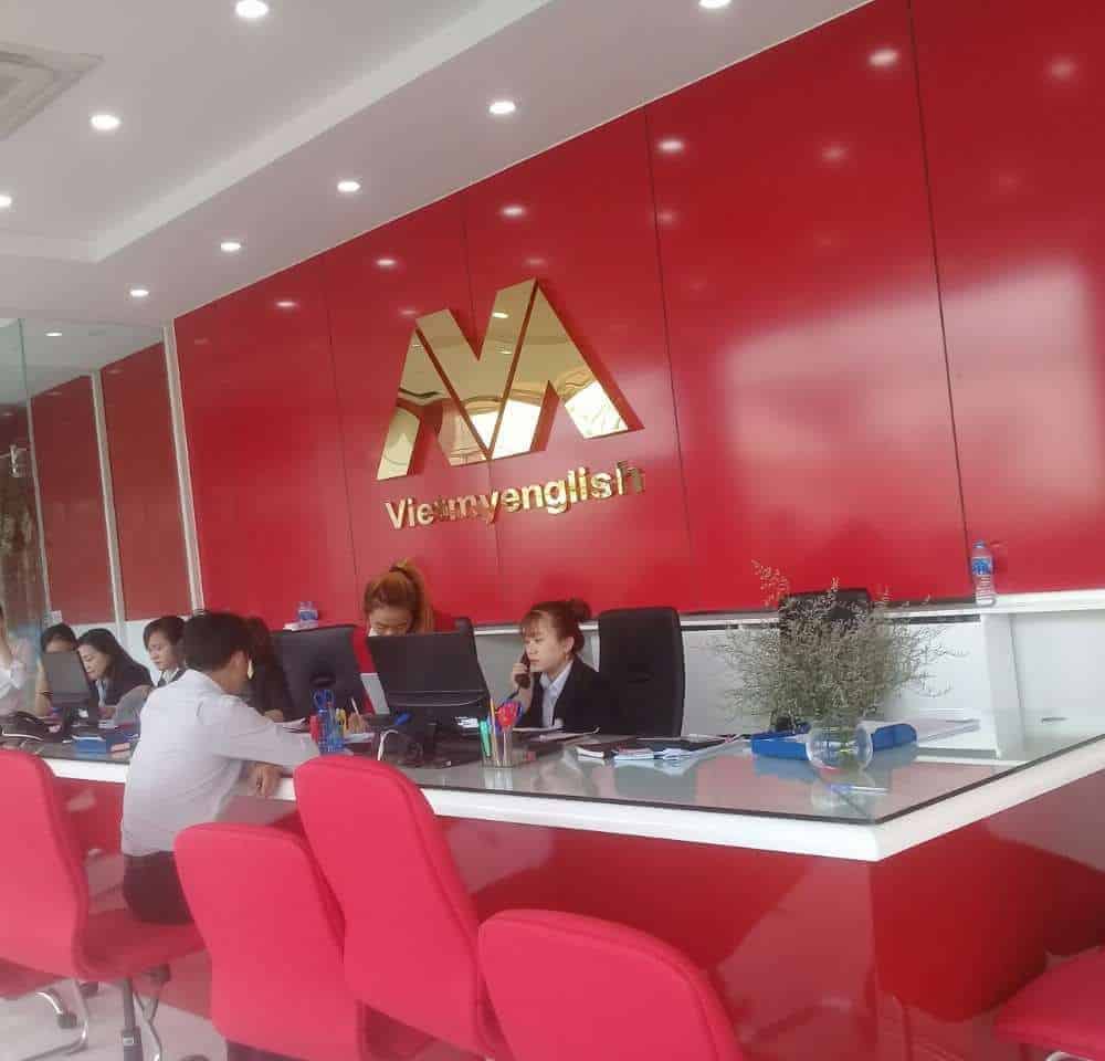 Thi công quầy lễ tân